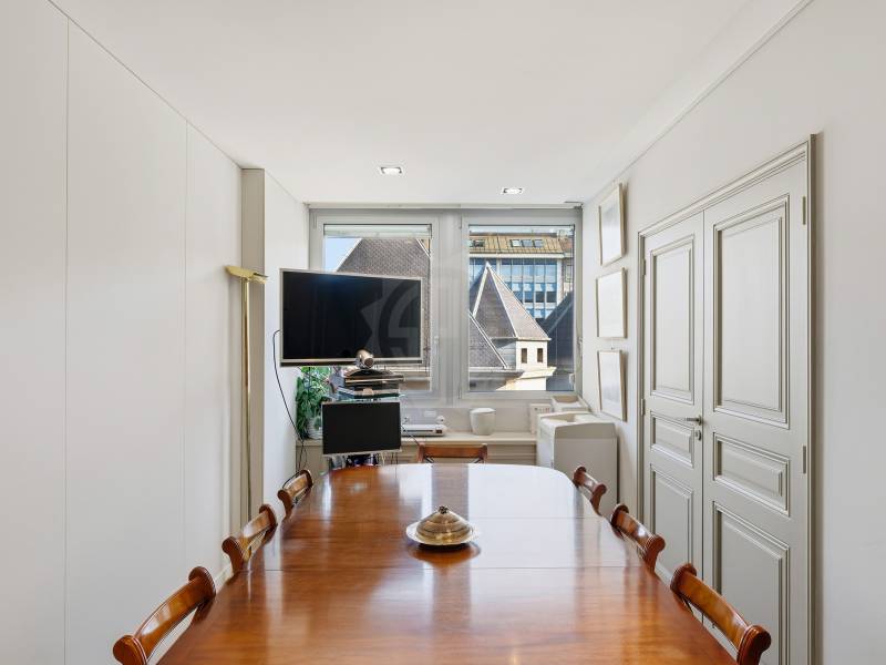 255m² office