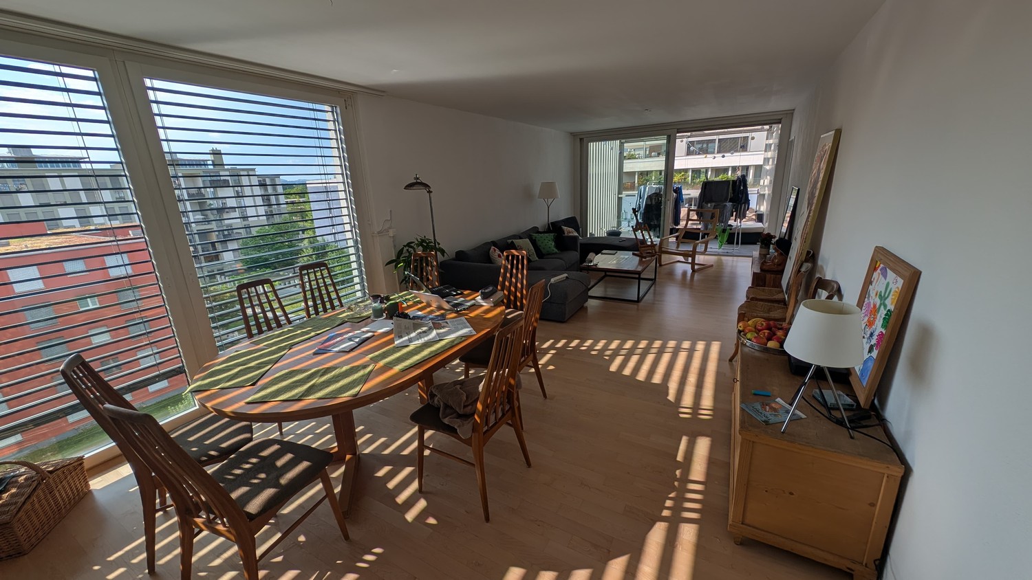 Zimmer in einer WG
Gehe in einen Kurzurlaub und untervermiete mein Zimmer für einen vorübergehenden Aufenthalt!
Die Untermiete ist vom 30. September bis zum 14. Oktober. Die monatliche Miete beträgt 1'190 Franken, somit werden es für den **14-tägigen Aufenthalt 555 Franken** sein, inklusive Nebenkos, Foto 5 von 6