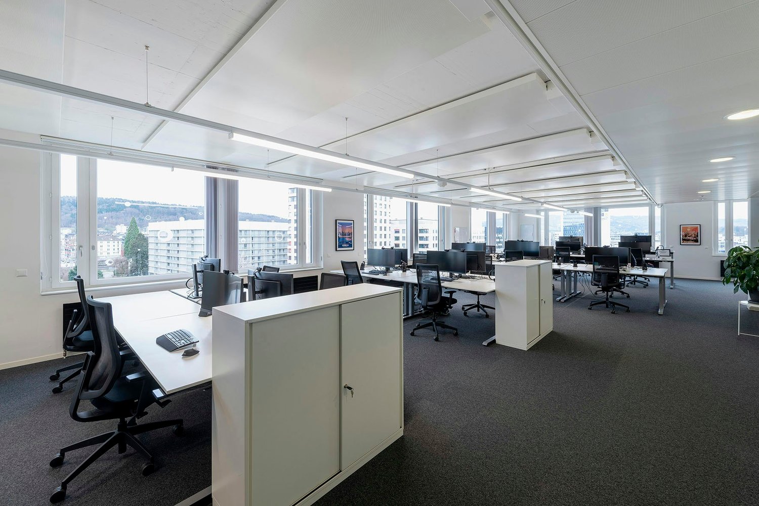 852m² office