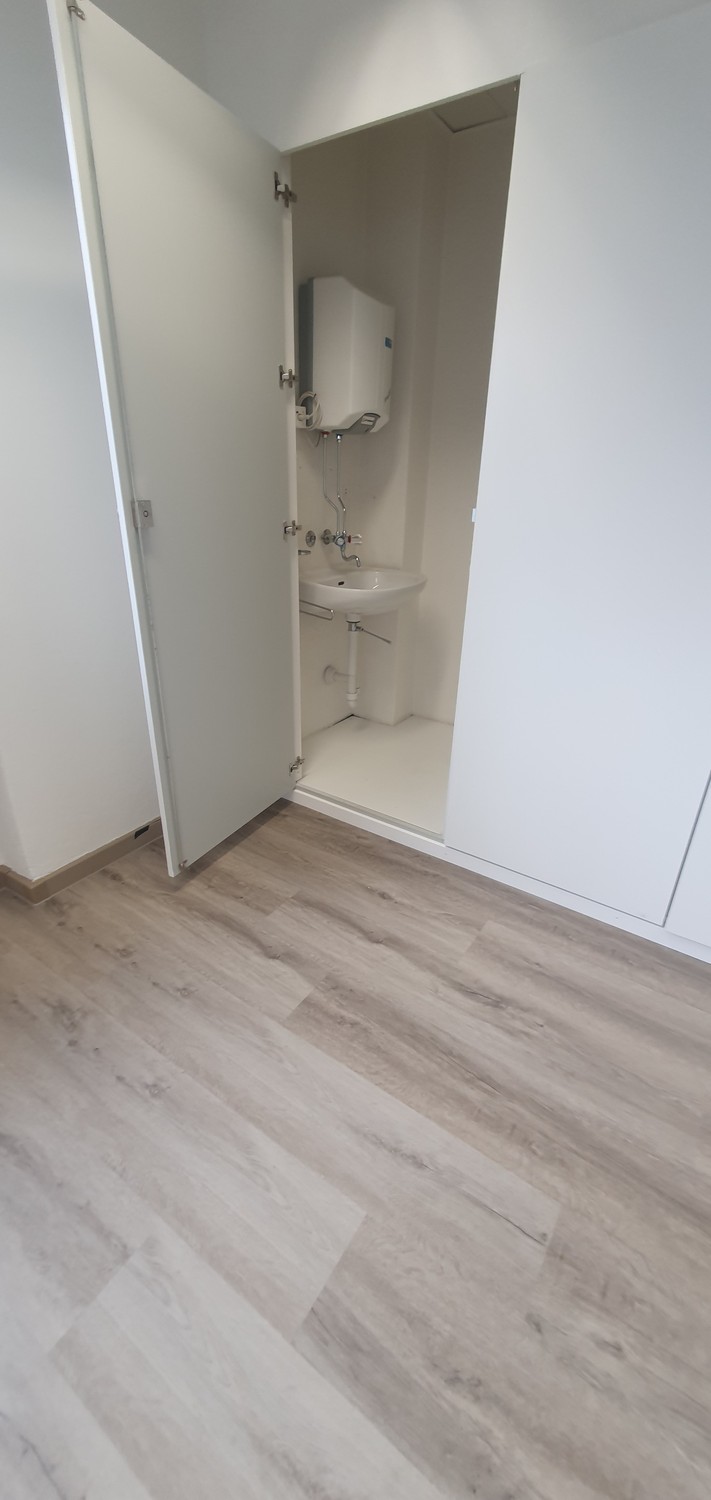 52m² office