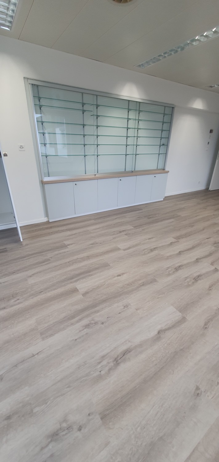 52m² office