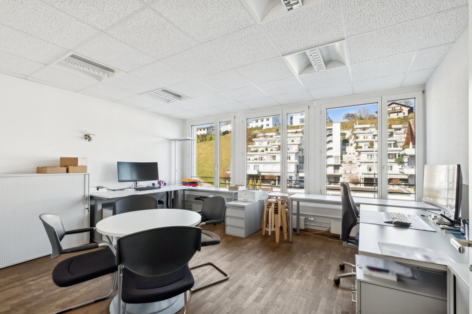 179m² office