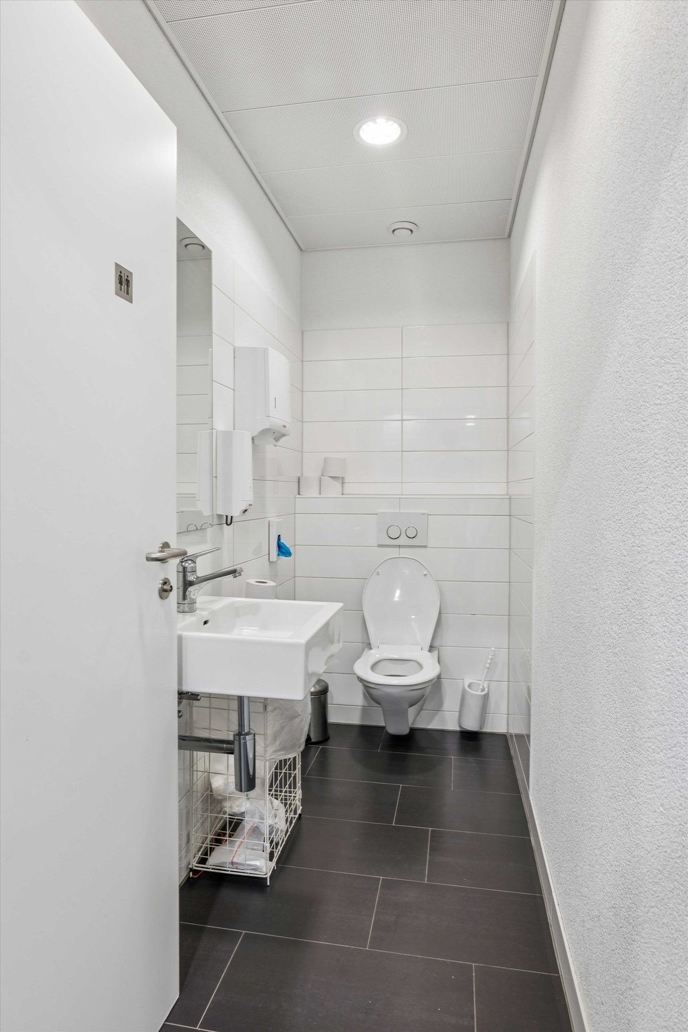 373m² ufficio, foto 3 di 8