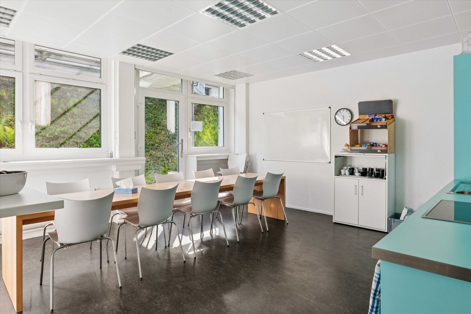 373m² ufficio, foto 1 di 8