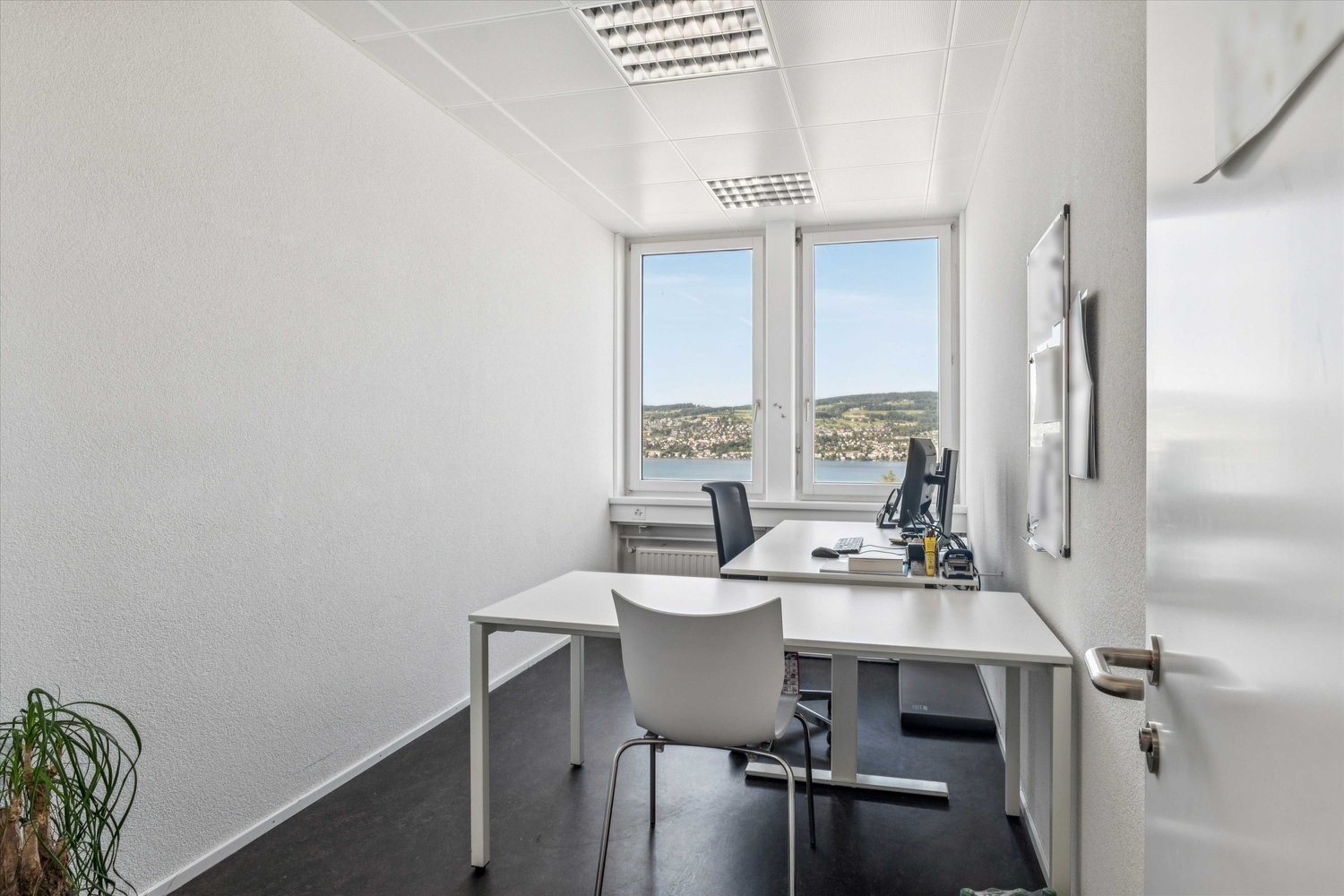 373m² ufficio, foto 4 di 8
