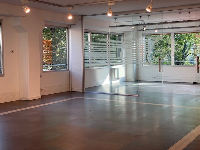 840m² living / commercial building
