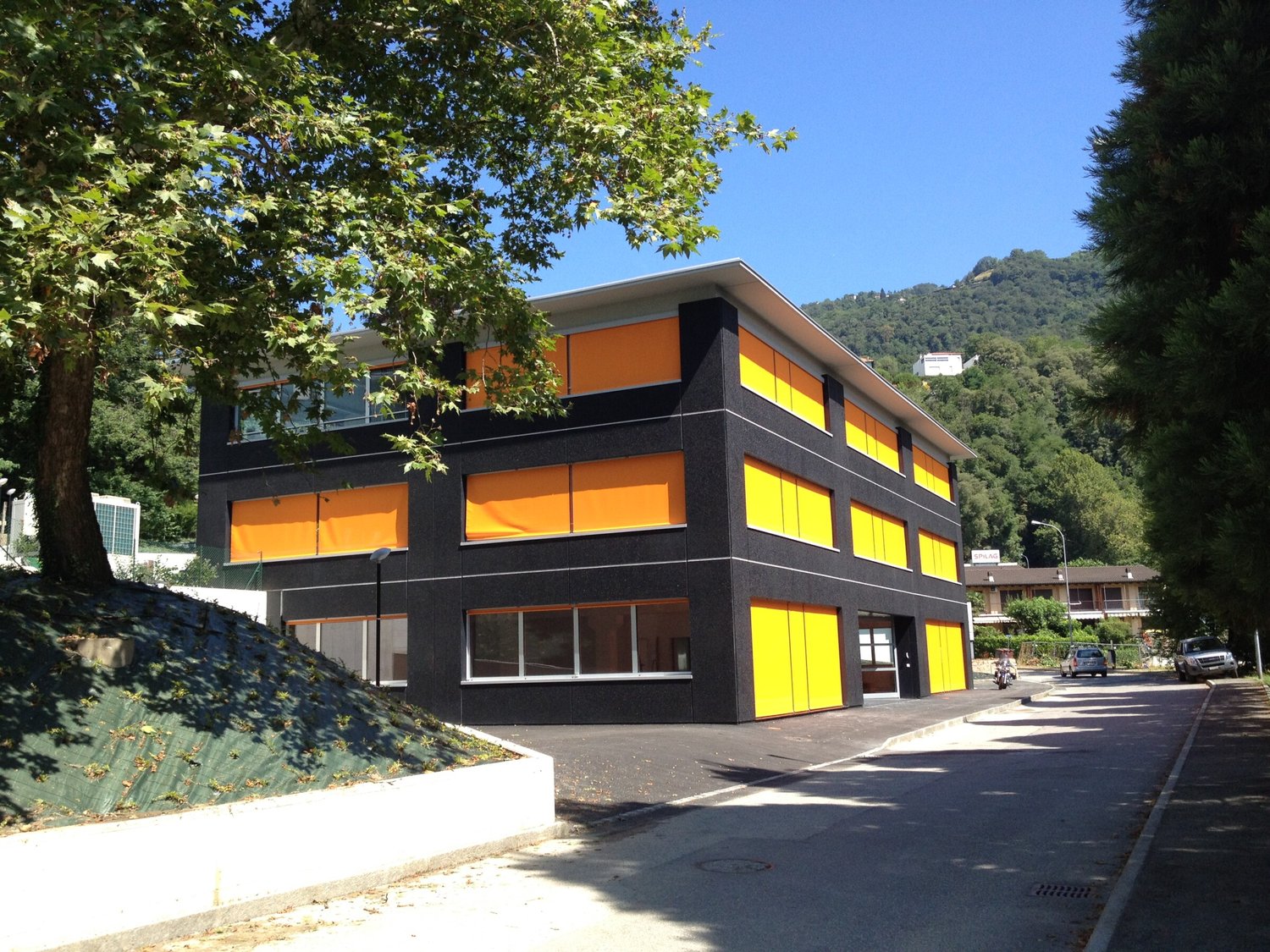 840m² living / commercial building