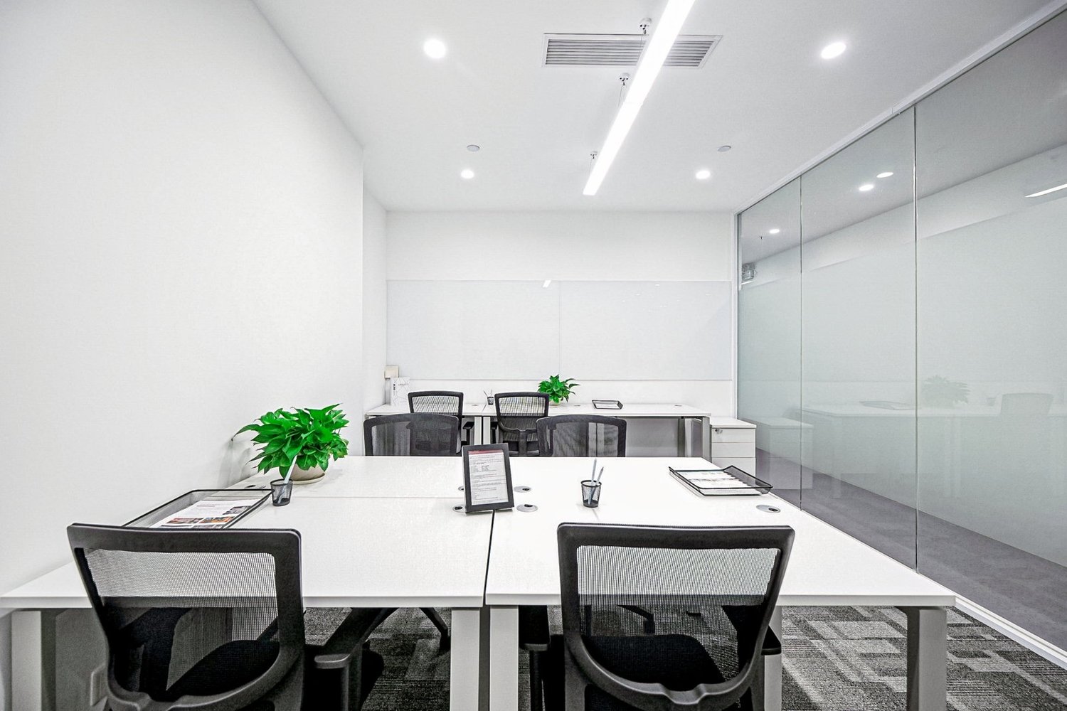 300m² office