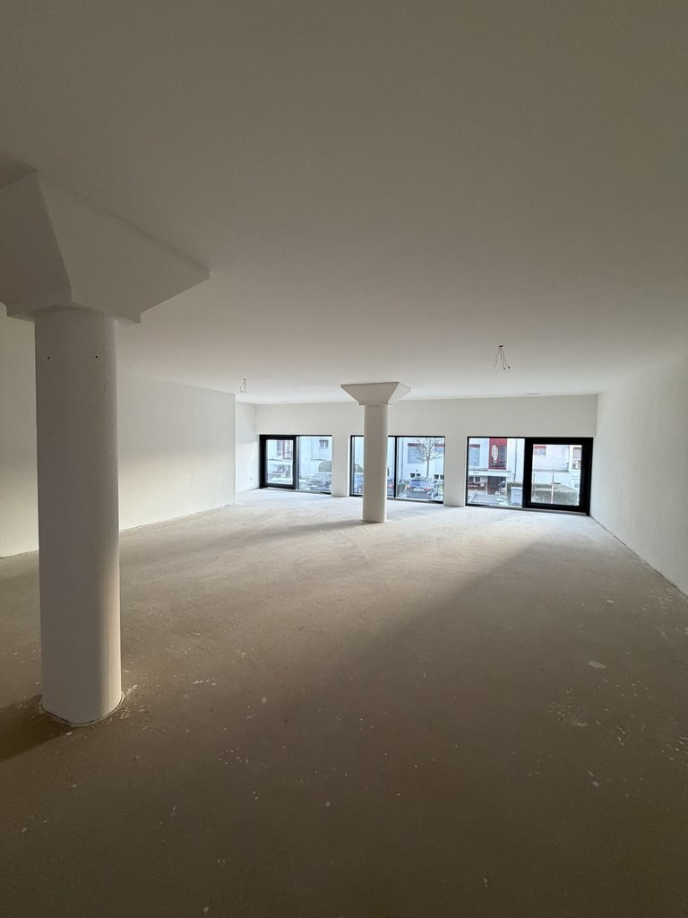 93m² commercial