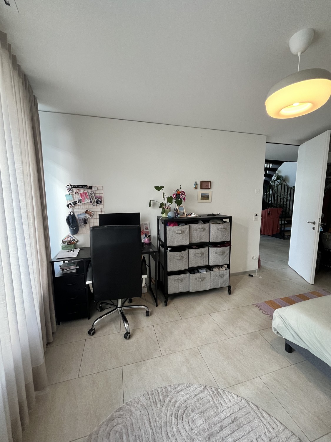 Zimmer in einer WG

Hi! 
Ich untervermiete mein Zimmer in einer Wohngemeinschaft in Zurich für 24 Tage, vom 14 August bis zum 7 September 2026.

📍 Lage: zwischen Alt-Wiedikon und Enge, nur 3 Gehminuten von Sihlcity entfernt, mit guten öffentlichen Verkehrsanbindungen

🏠 Über die Wohnung:
• WG mit , Foto 2 von 6