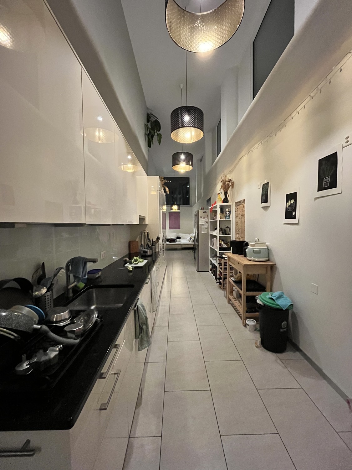 Zimmer in einer WG

Hi! 
Ich untervermiete mein Zimmer in einer Wohngemeinschaft in Zurich für 24 Tage, vom 14 August bis zum 7 September 2026.

📍 Lage: zwischen Alt-Wiedikon und Enge, nur 3 Gehminuten von Sihlcity entfernt, mit guten öffentlichen Verkehrsanbindungen

🏠 Über die Wohnung:
• WG mit , Foto 5 von 6
