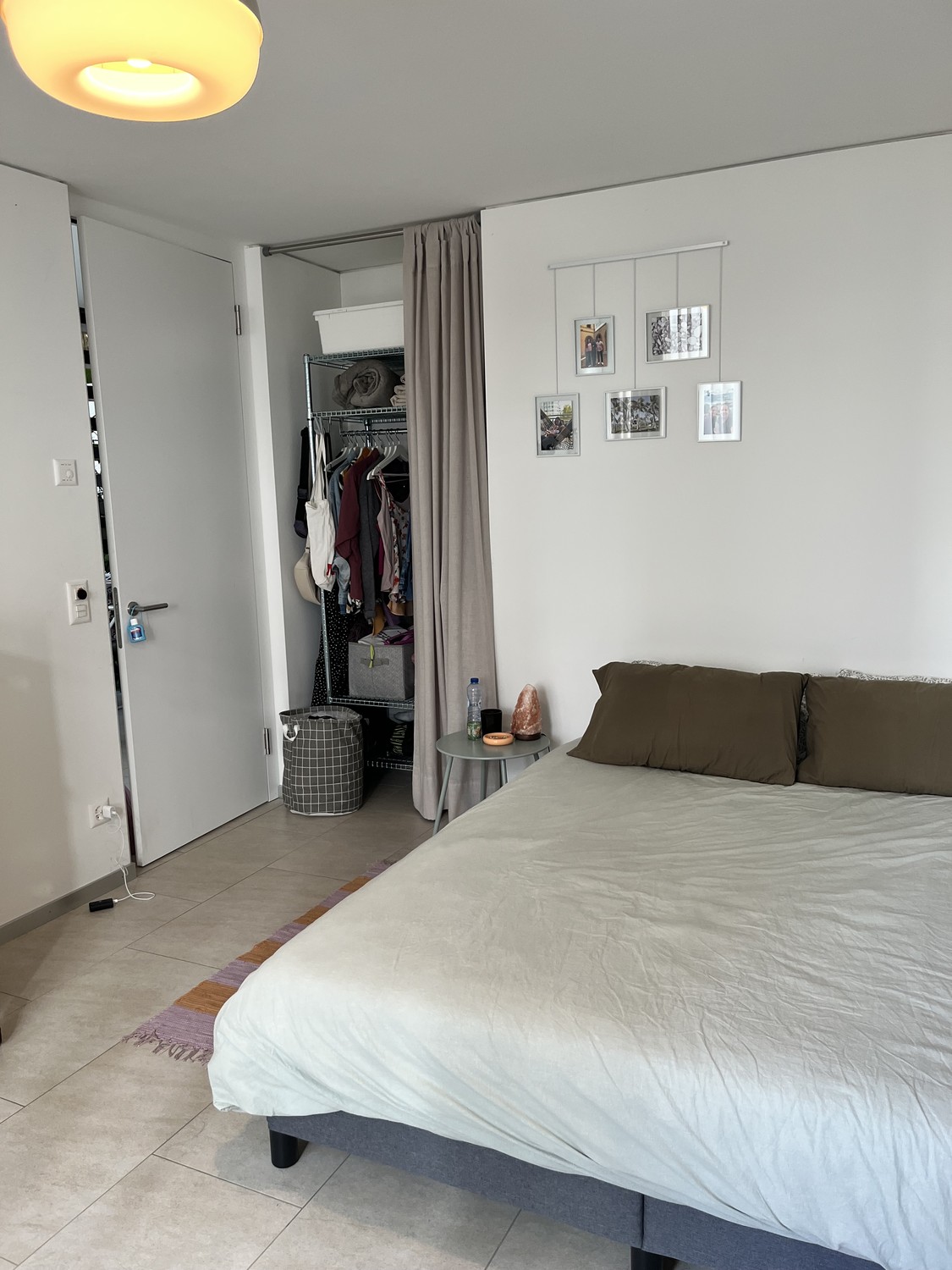Zimmer in einer WG

Hi! 
Ich untervermiete mein Zimmer in einer Wohngemeinschaft in Zurich für 24 Tage, vom 14 August bis zum 7 September 2026.

📍 Lage: zwischen Alt-Wiedikon und Enge, nur 3 Gehminuten von Sihlcity entfernt, mit guten öffentlichen Verkehrsanbindungen

🏠 Über die Wohnung:
• WG mit , Foto 3 von 6