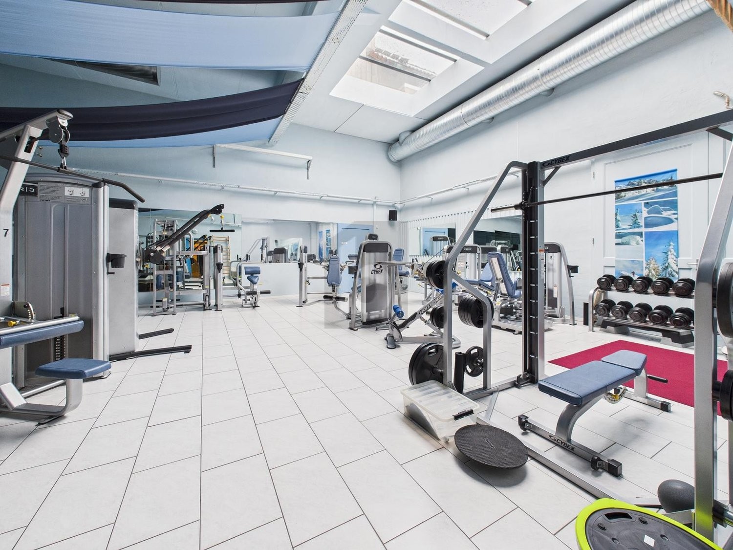1061m² bâtiment résidentiel / commercial