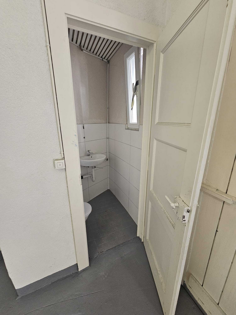 50m² storage room