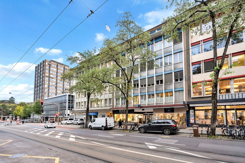 125m² shop