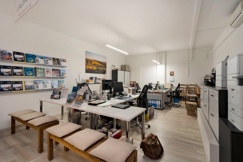 125m² shop