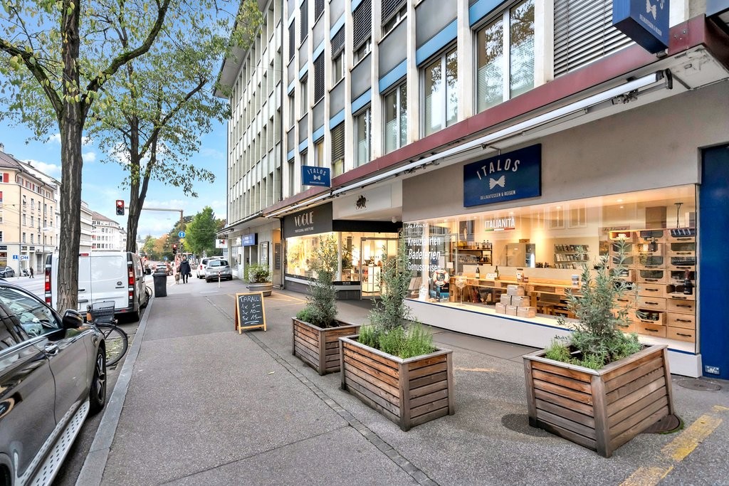 125m² shop