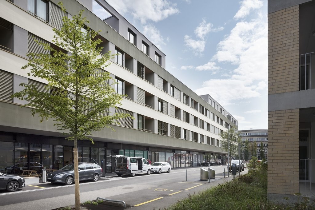 135m² commercial