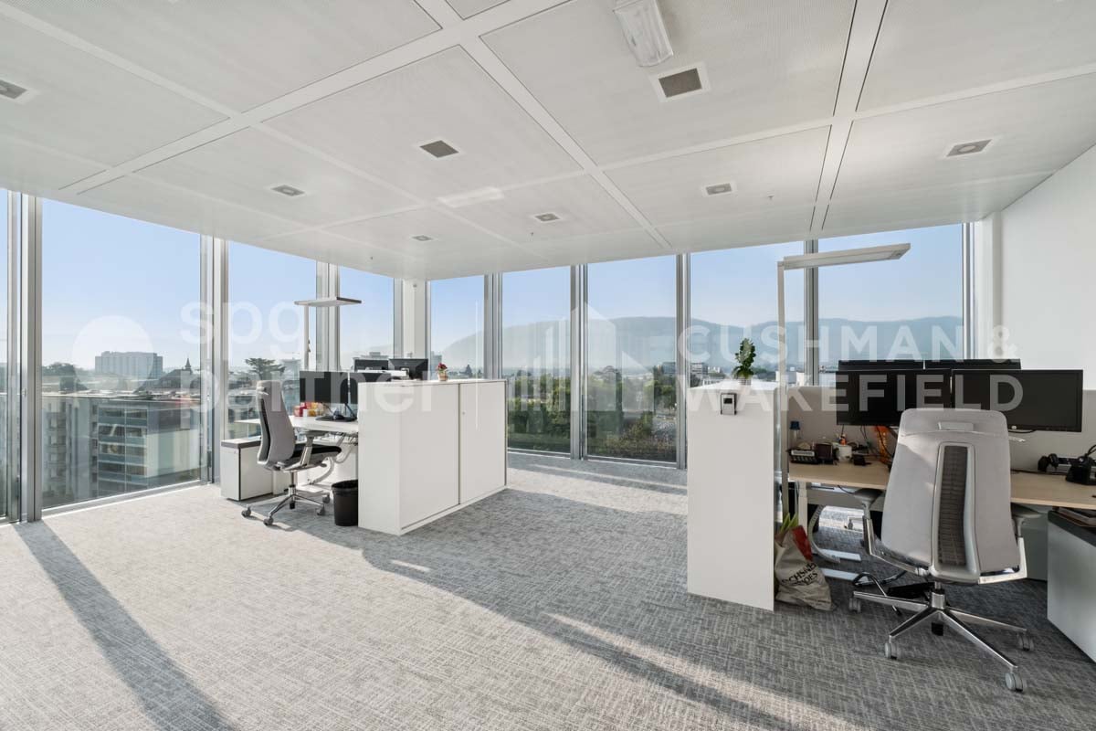 319m² office