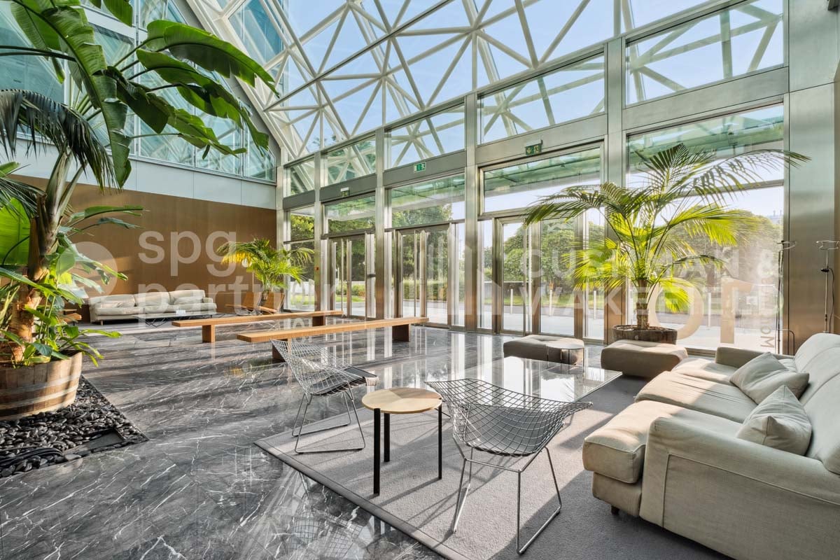 319m² office