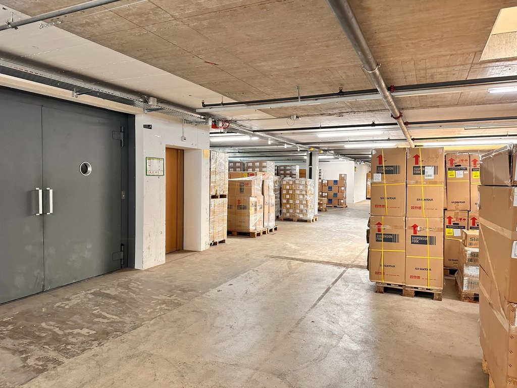 2760m² storage room
