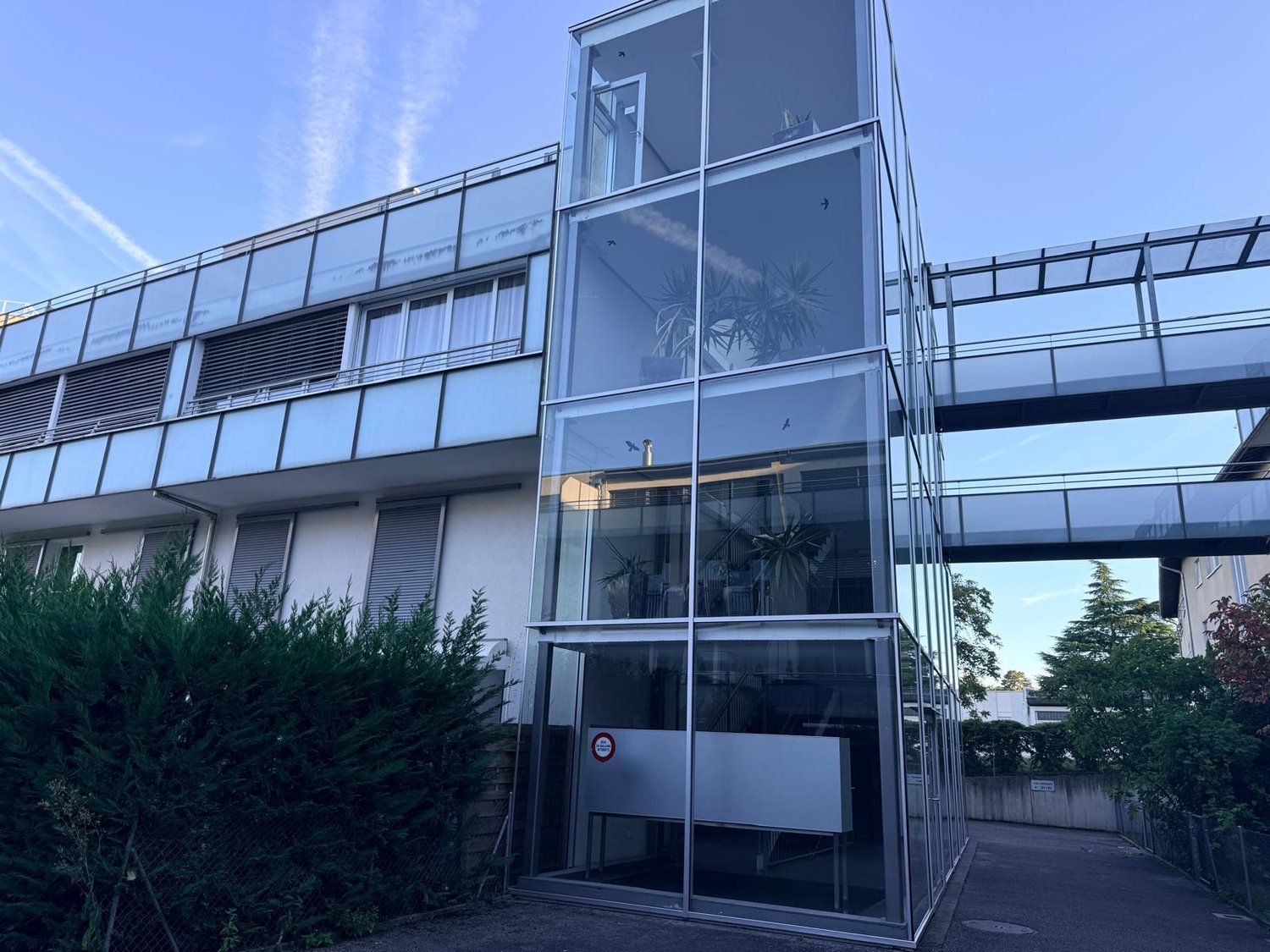 Überdachter Parkplatz, Foto 1 von 3