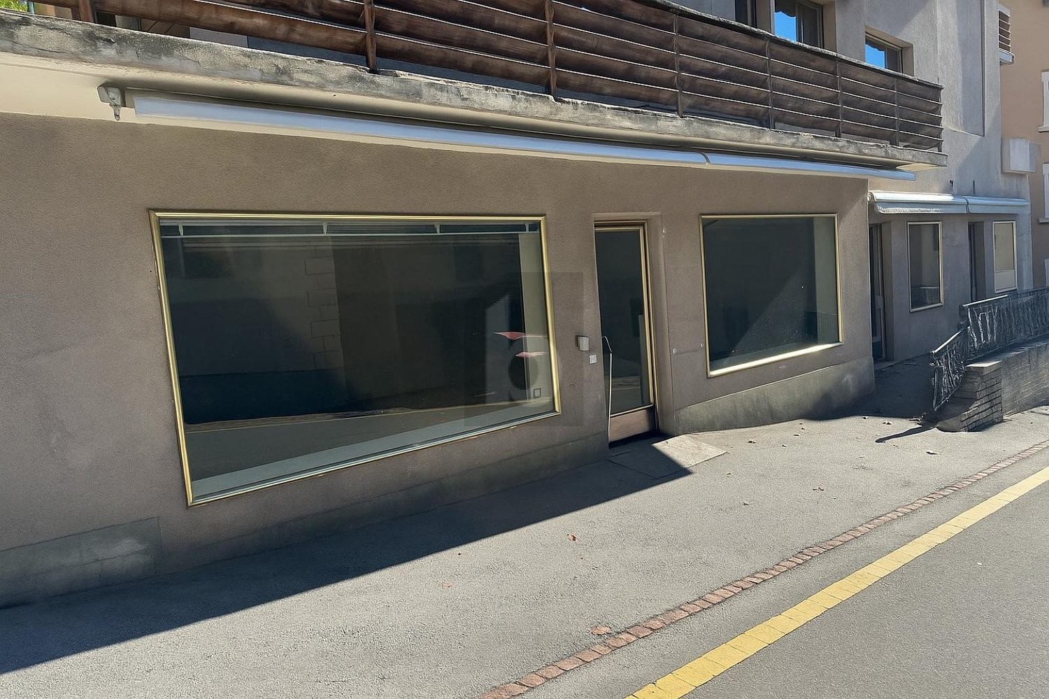 190m² shop