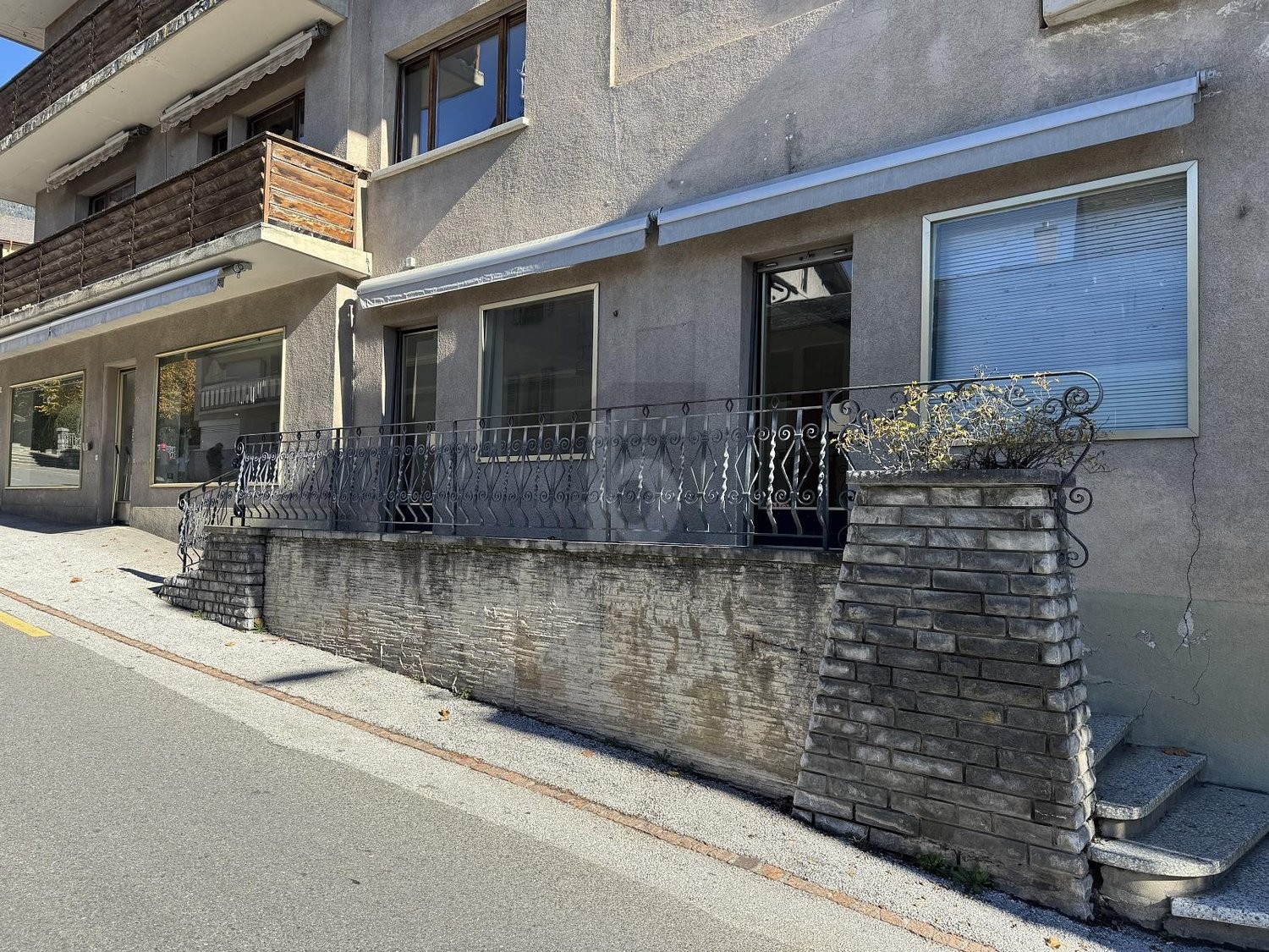 190m² shop