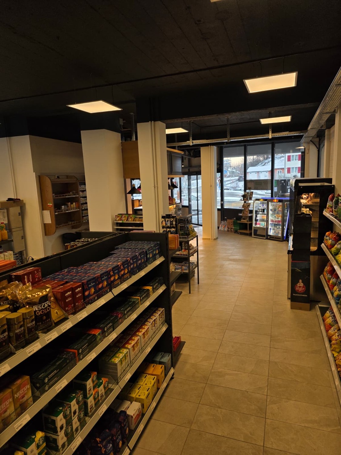 193m² shop, Foto 4 von 10