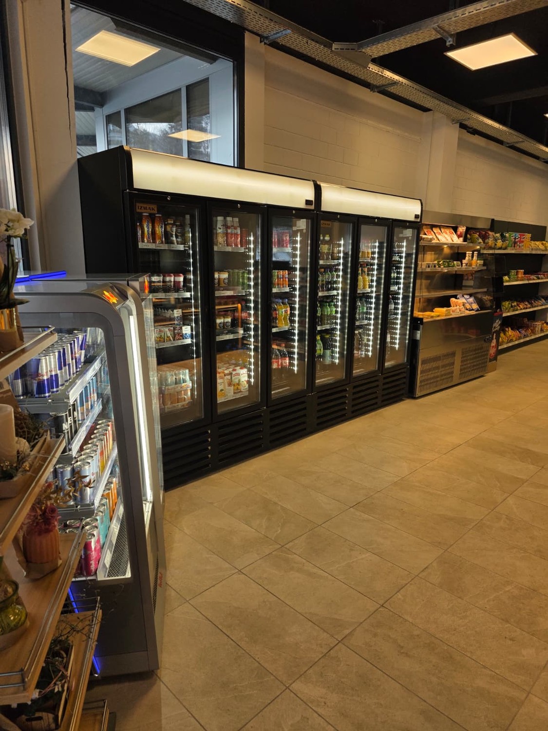 193m² shop, Foto 5 von 10