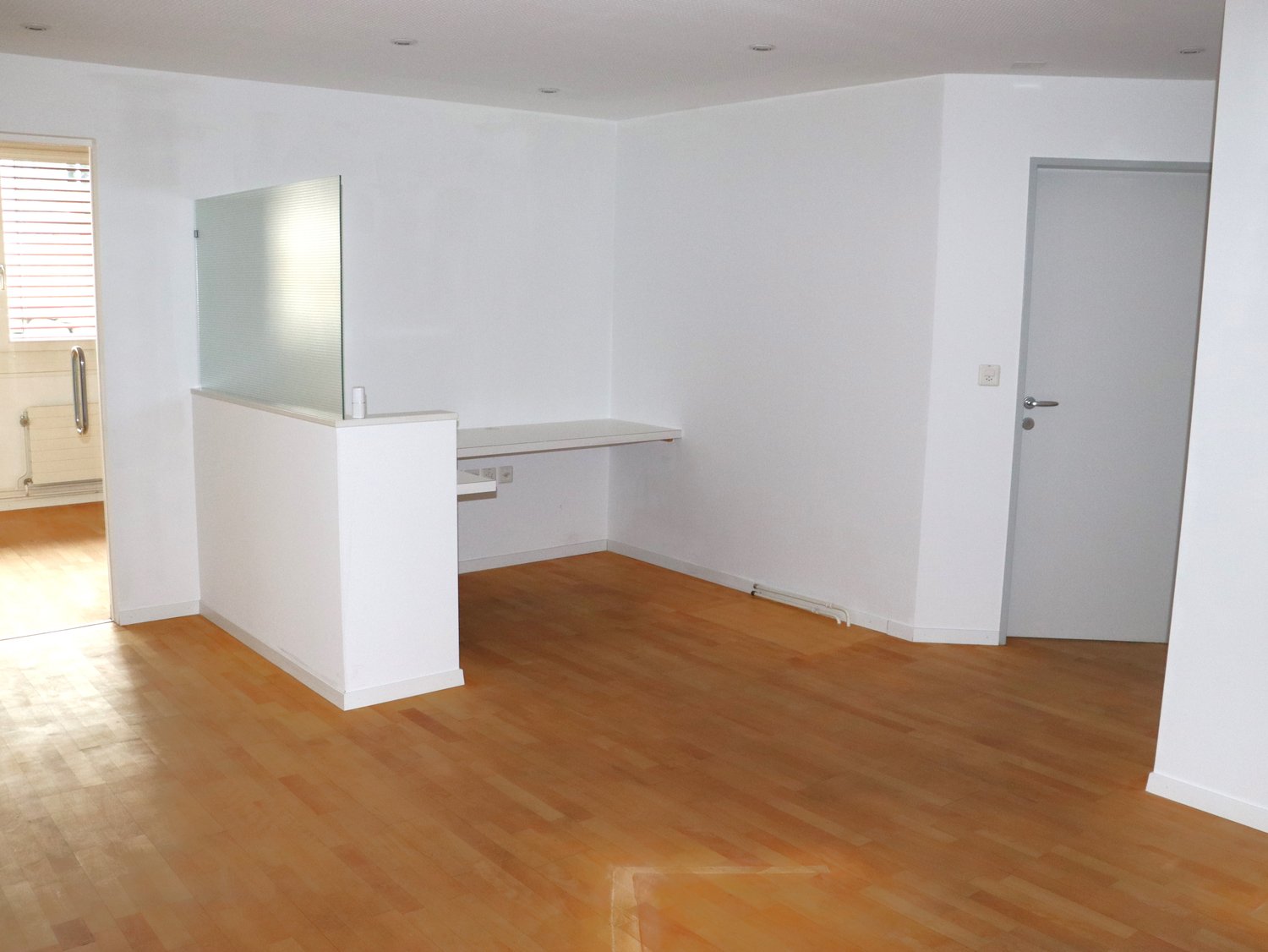 136m² commercial