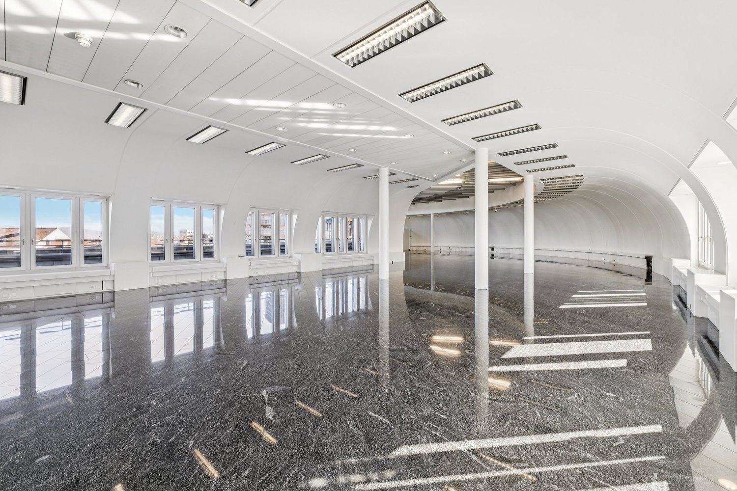 526m² office
