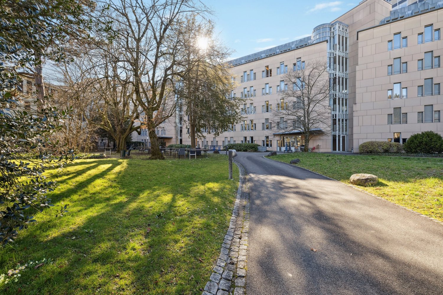 526m² office