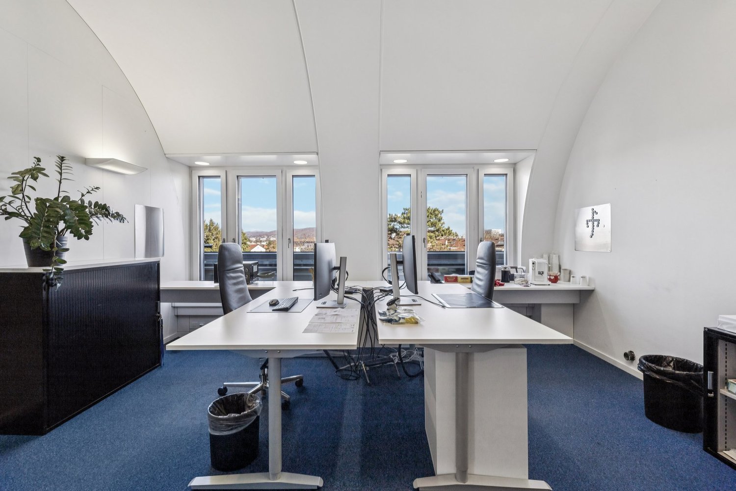 526m² office