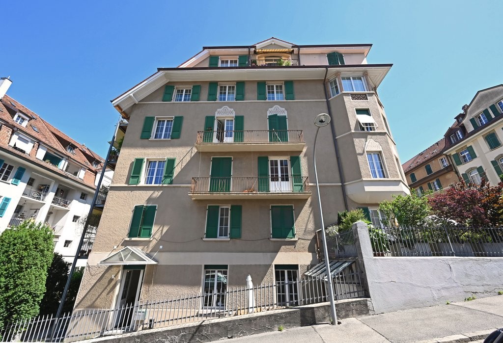 80m² office