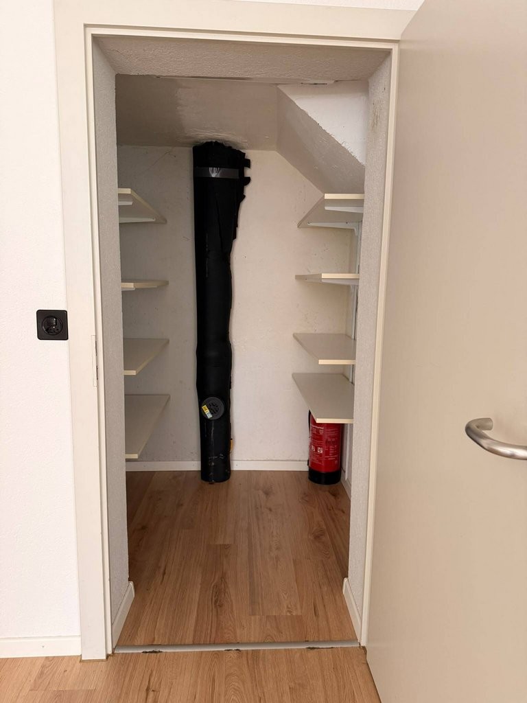 80m² office