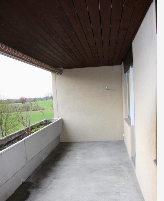 5 rooms apartment