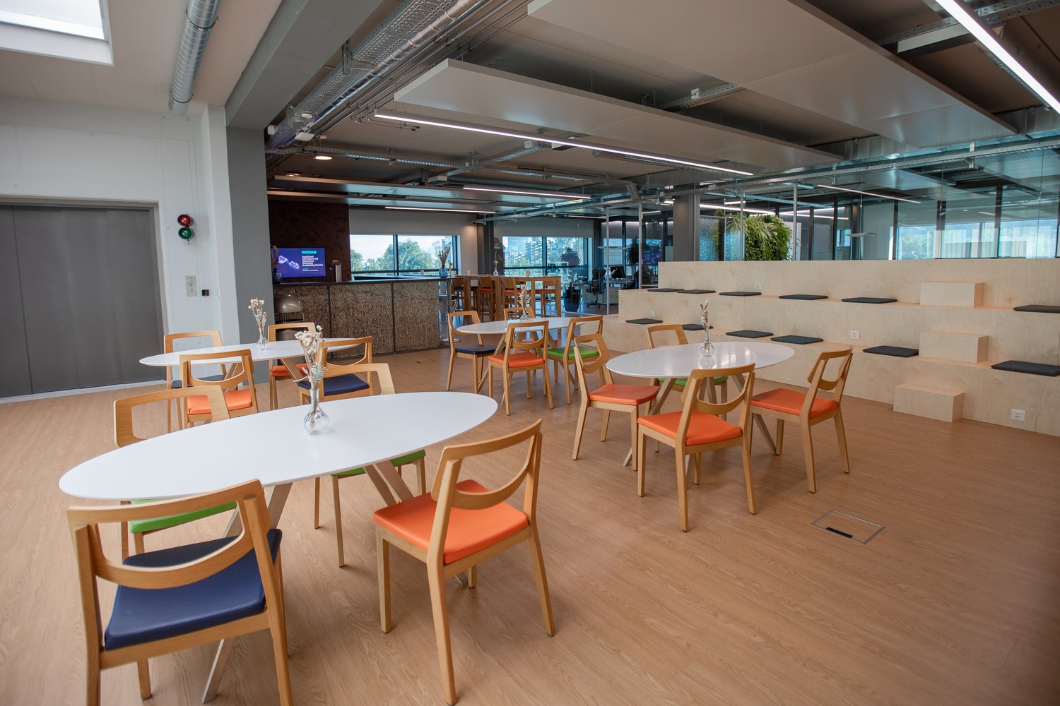 799m² bureau