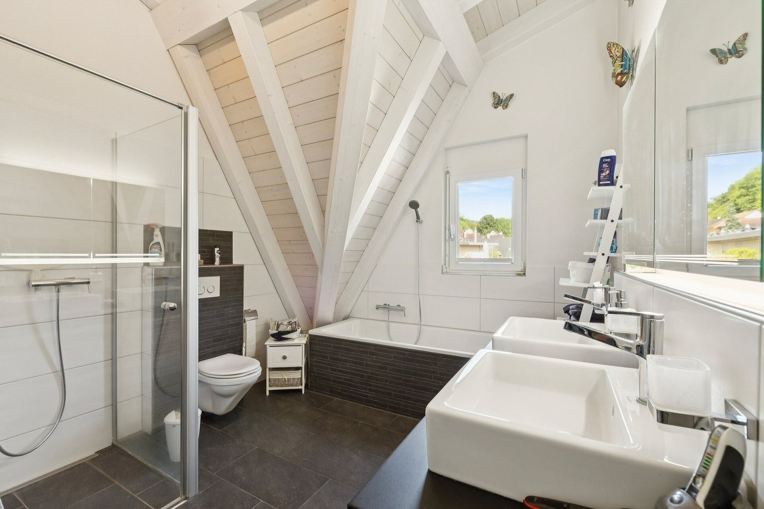 4 ½ room attic flat