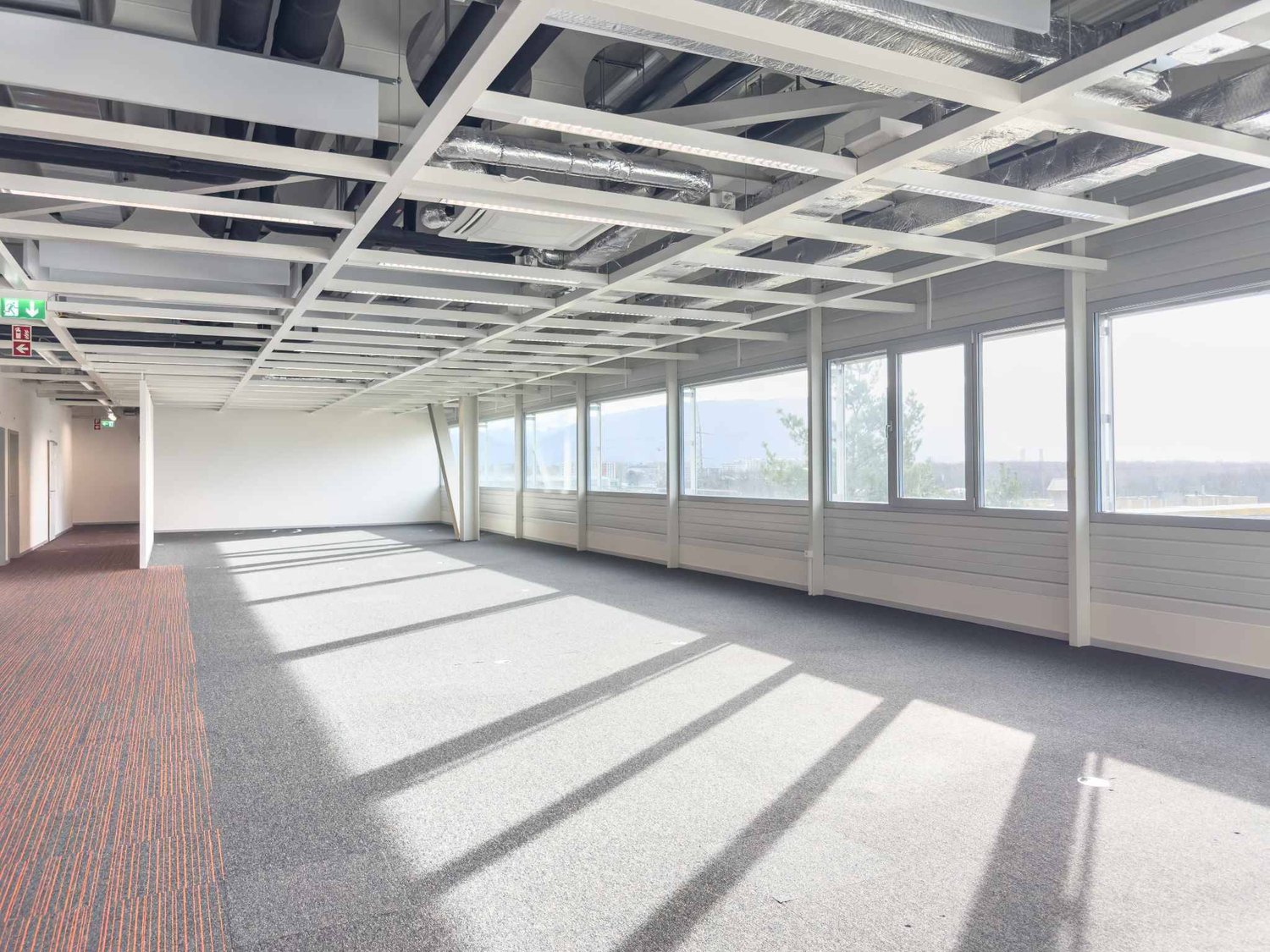 1393m² office