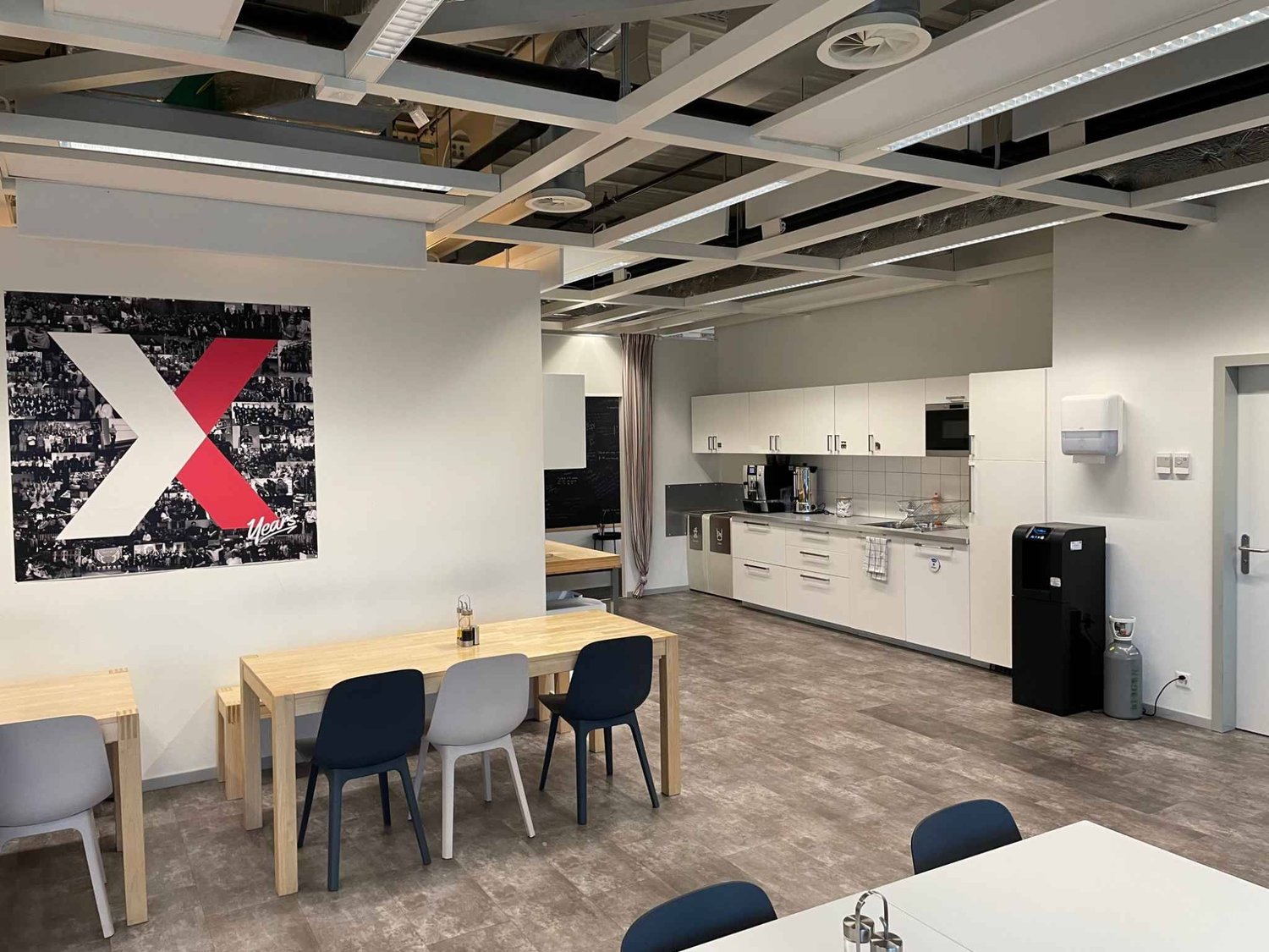 1393m² office