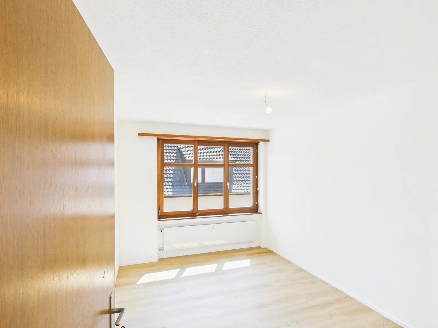 Appartamento di 4 ½ locali

Chi cerca un appartamento spazioso di 4.5 locali in una posizione eccellente rispetto ai mezzi di trasporto pubblici, troverà in Rössligasse 2 a 4450 Sissach un appartamento curato al 2° piano con 1 bagno. La situazione abitativa è completata dal balcone, una colonna lava