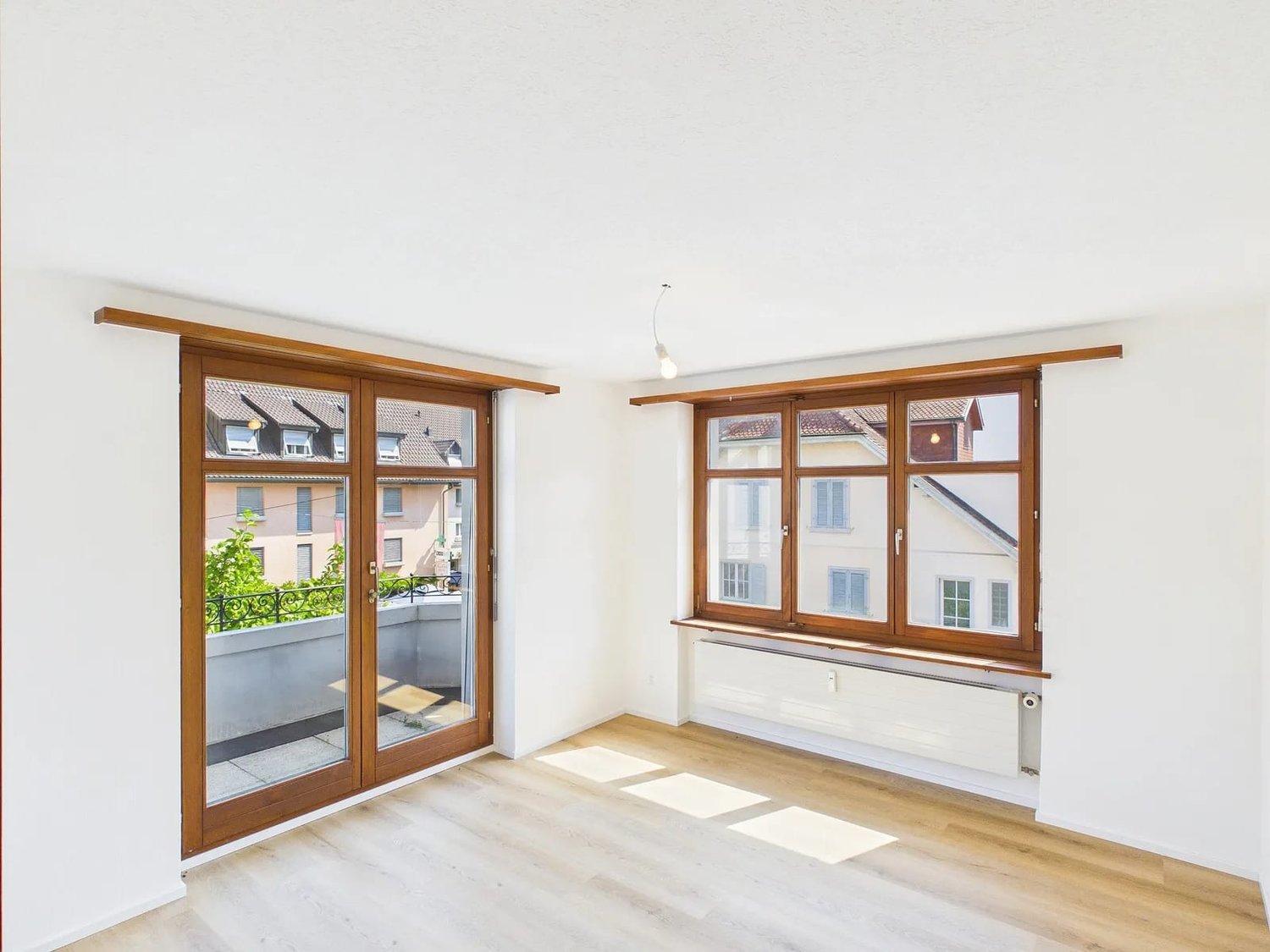 Appartamento di 4 ½ locali

Chi cerca un appartamento spazioso di 4.5 locali in una posizione eccellente rispetto ai mezzi di trasporto pubblici, troverà in Rössligasse 2 a 4450 Sissach un appartamento curato al 2° piano con 1 bagno. La situazione abitativa è completata dal balcone, una colonna lava