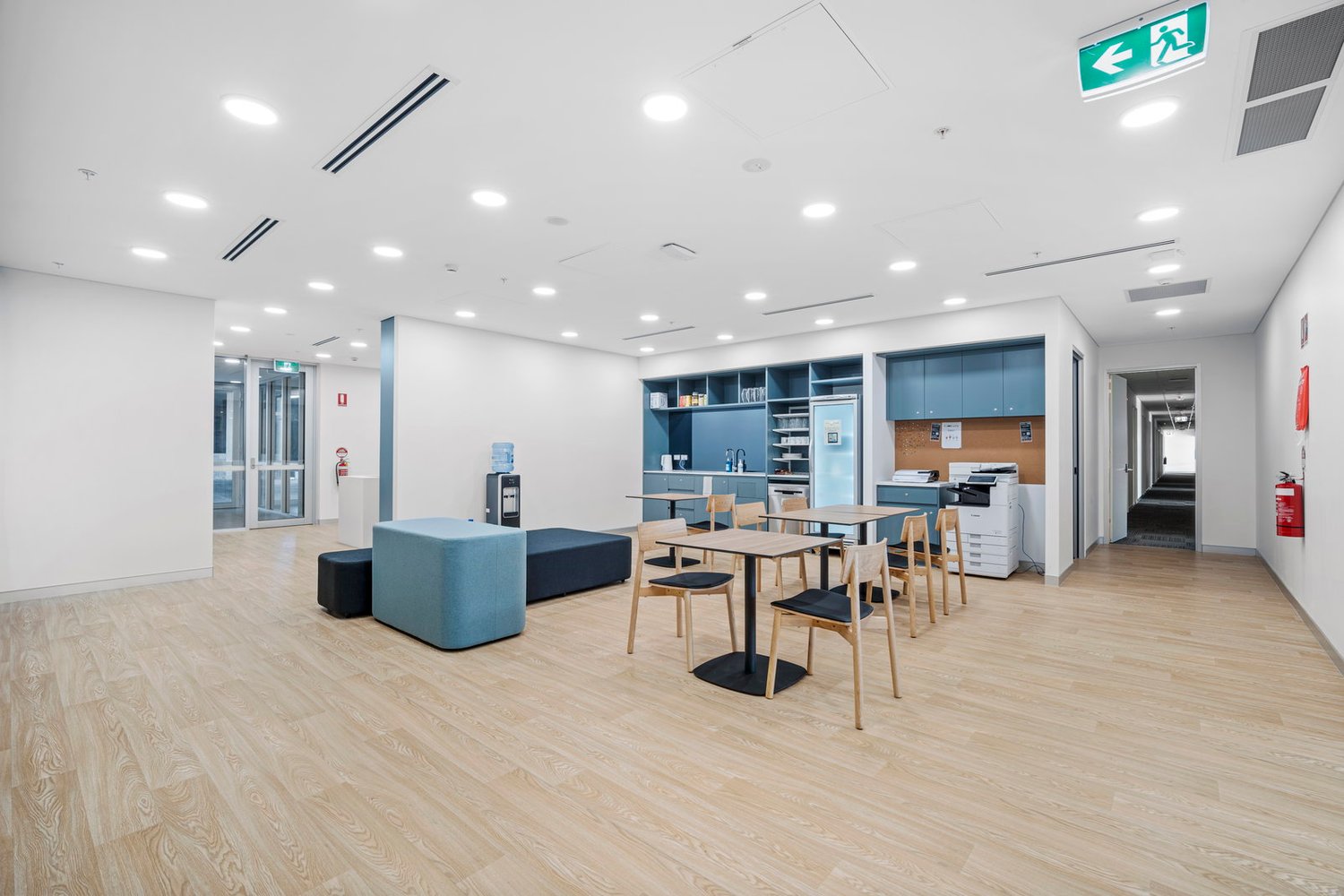 220m² office