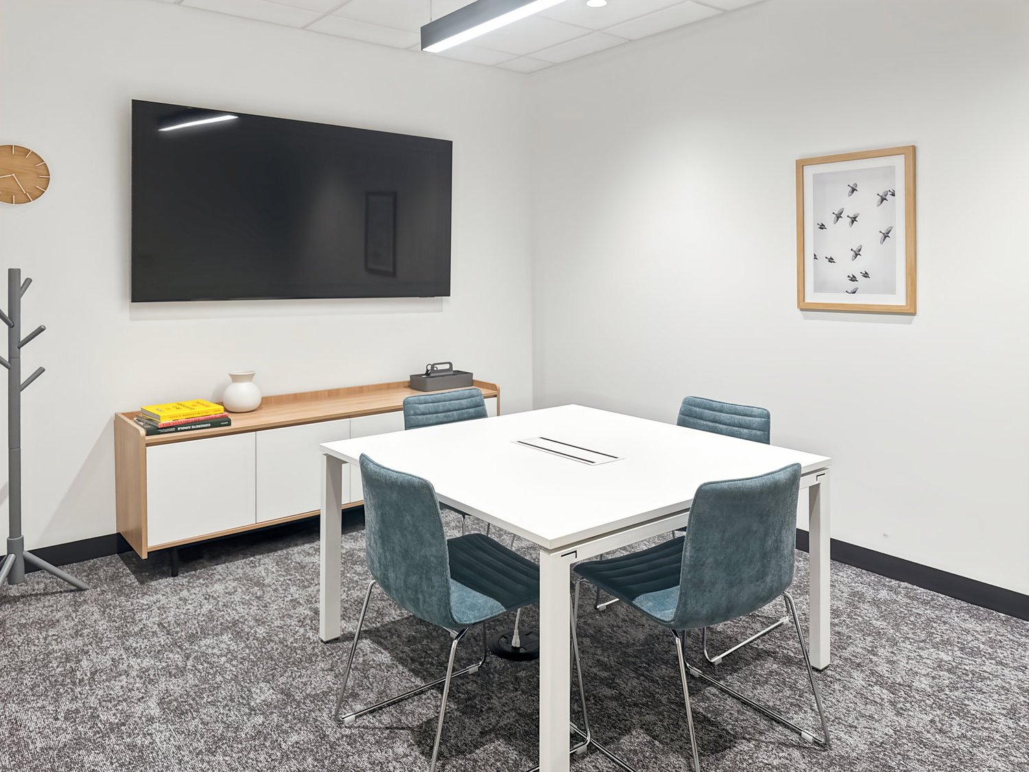 220m² office