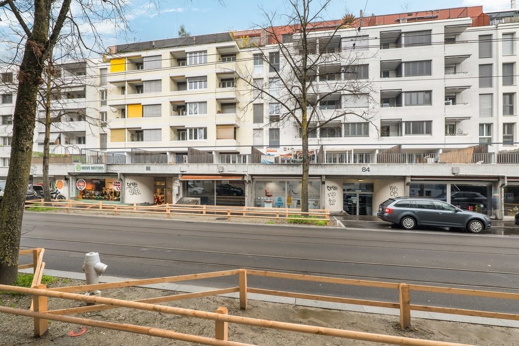 146m² shop, photo 1 of 10