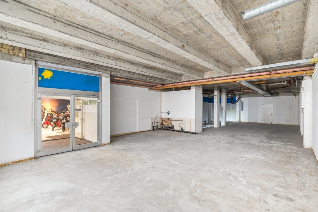 146m² shop, photo 2 of 10