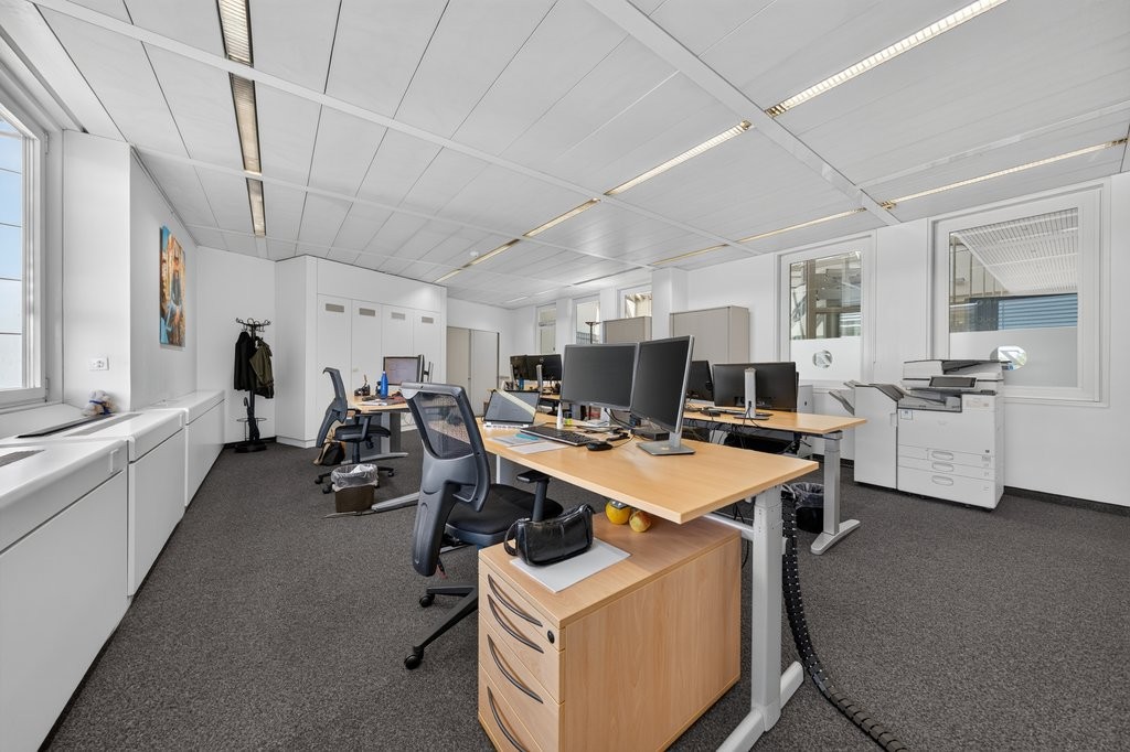 352m² Büro, Foto 3 von 9