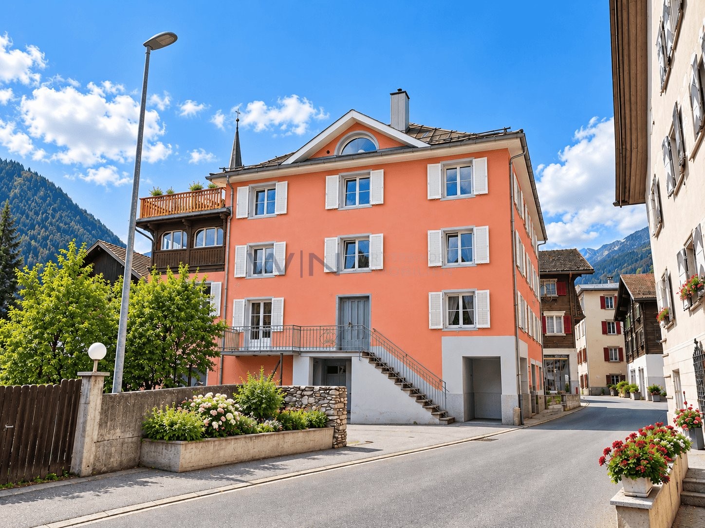 maison multifamiliale de 23 pièces