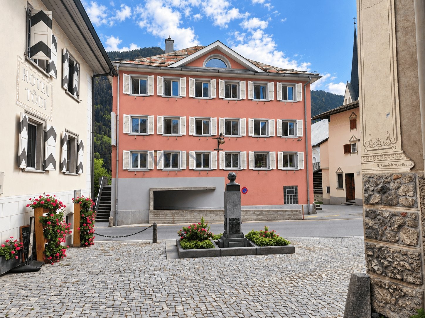 maison multifamiliale de 23 pièces